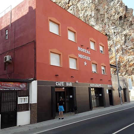 Hostal Miguel Calahonda Bagian luar foto
