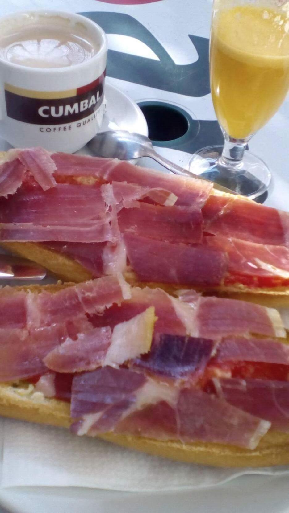 Hostal Miguel Calahonda Bagian luar foto